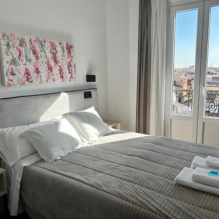 Hostal Besaya Madrid Buitenkant foto
