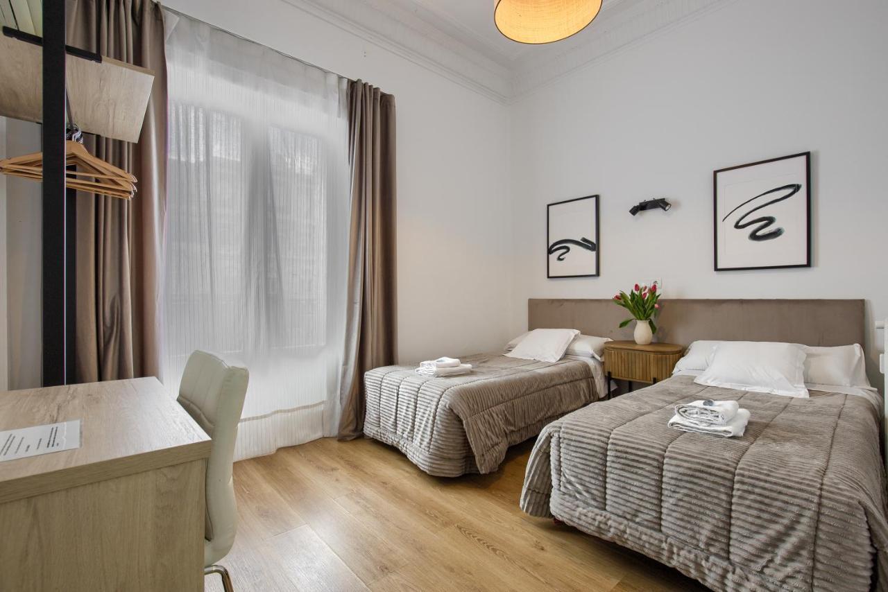 Hostal Besaya Madrid Buitenkant foto