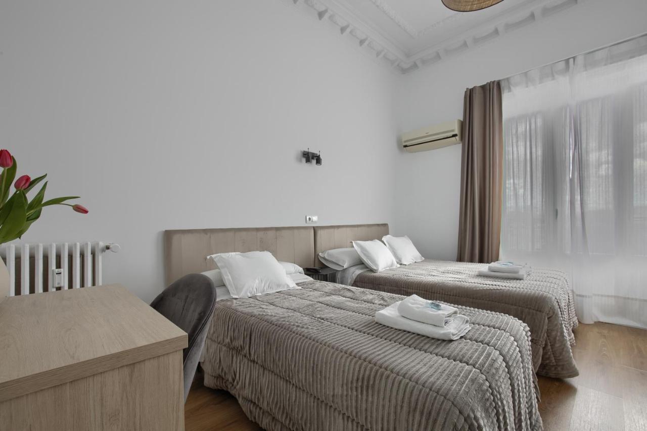 Hostal Besaya Madrid Buitenkant foto