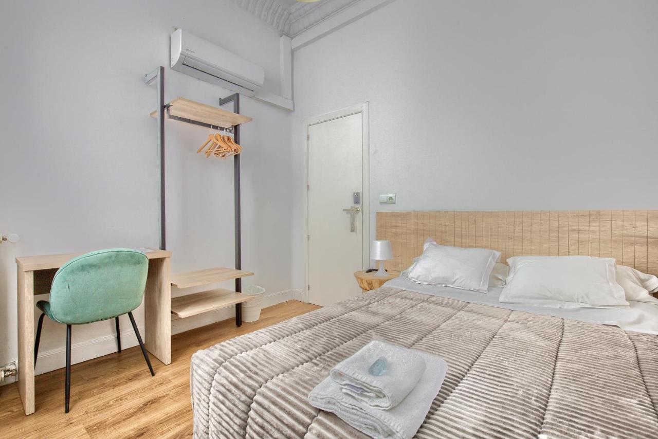 Hostal Besaya Madrid Buitenkant foto