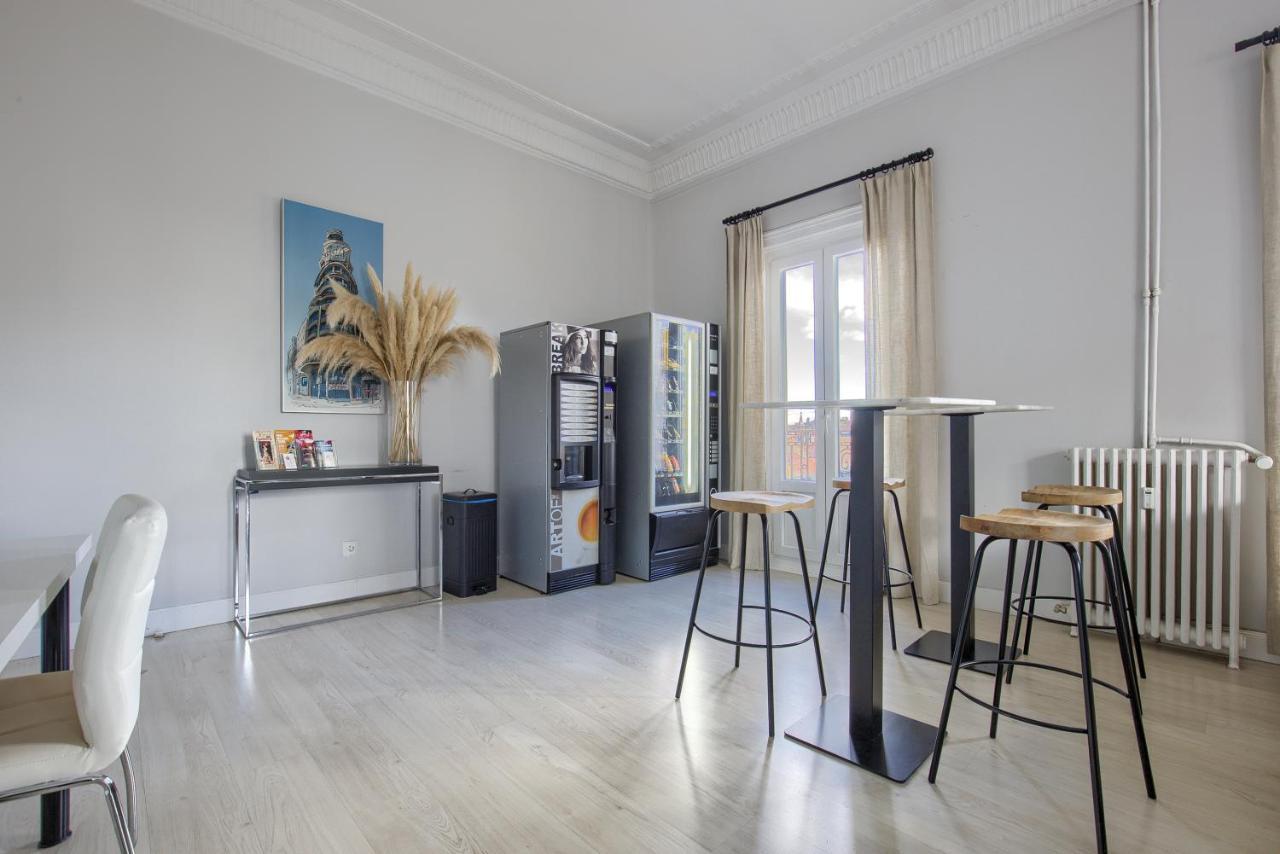 Hostal Besaya Madrid Buitenkant foto