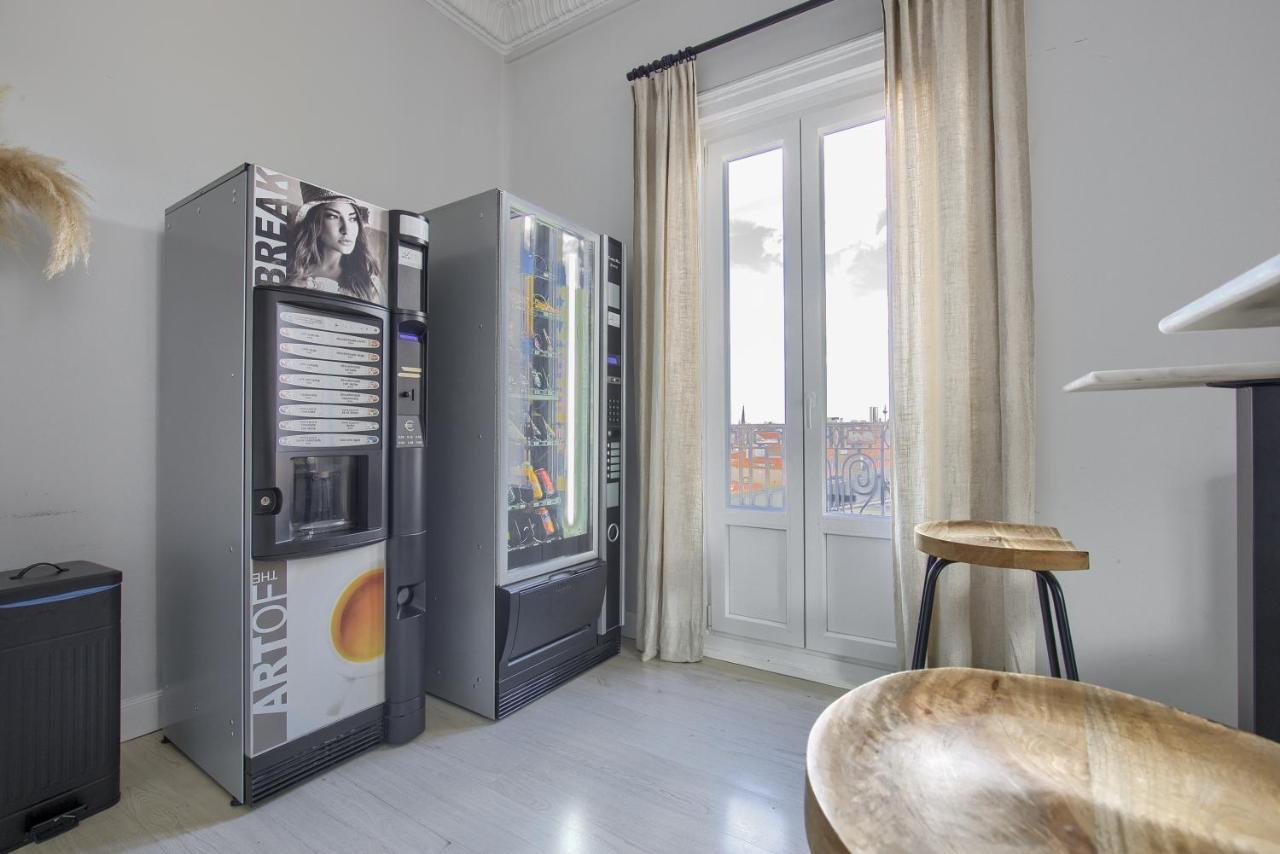 Hostal Besaya Madrid Buitenkant foto