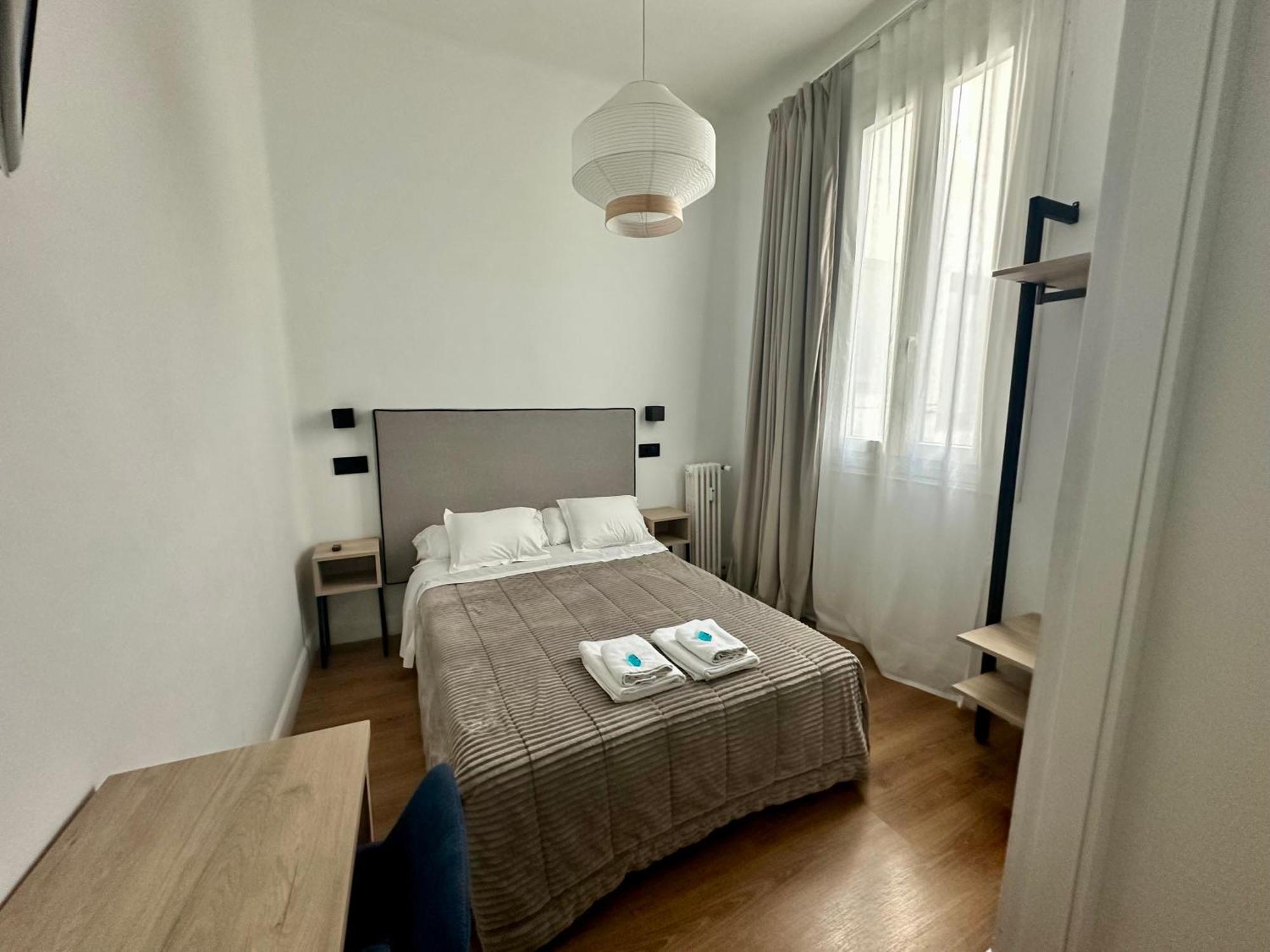 Hostal Besaya Madrid Buitenkant foto