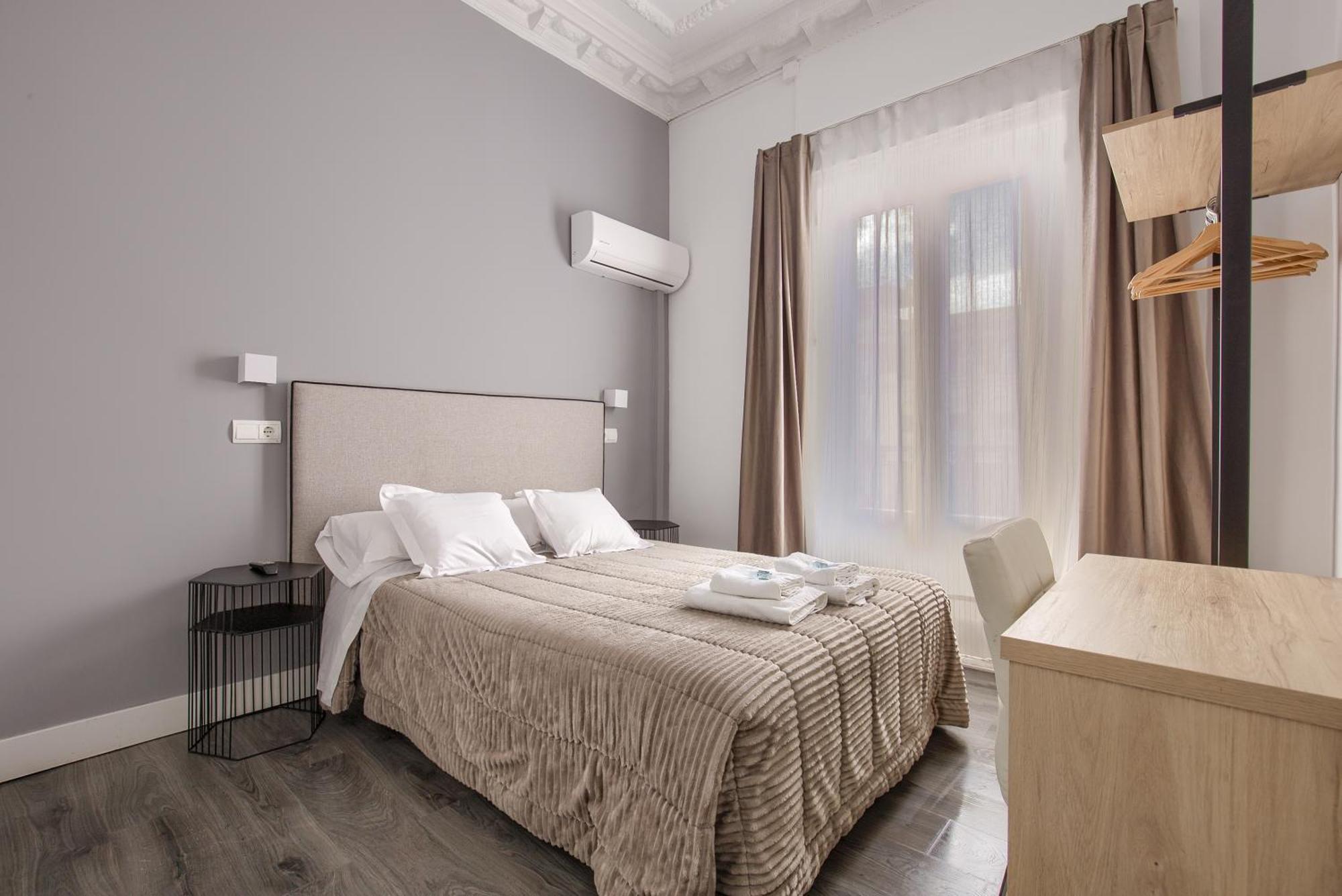Hostal Besaya Madrid Buitenkant foto