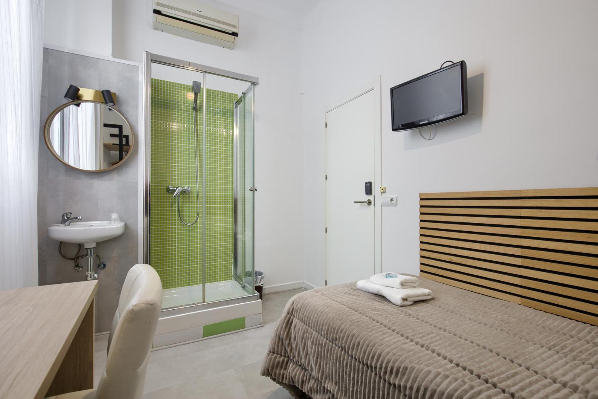 Hostal Besaya Madrid Buitenkant foto