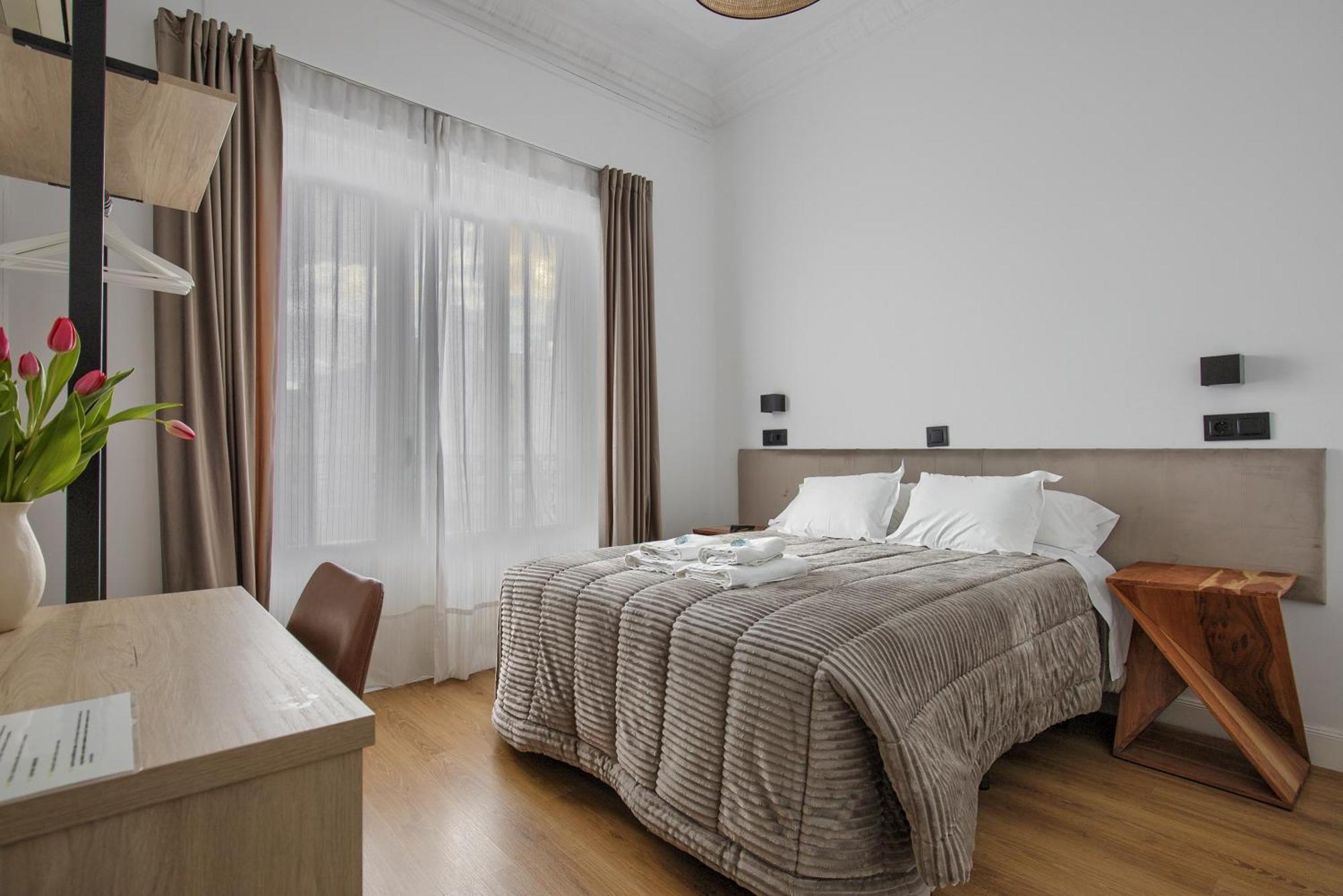 Hostal Besaya Madrid Buitenkant foto