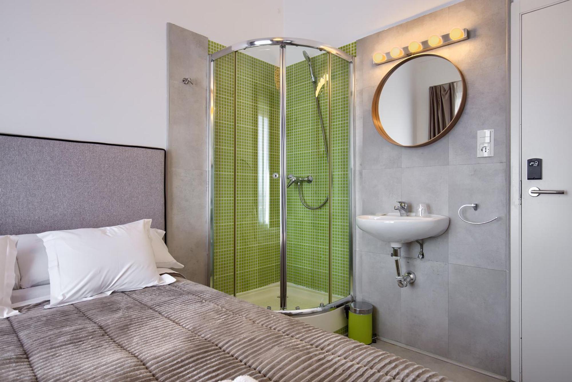 Hostal Besaya Madrid Buitenkant foto