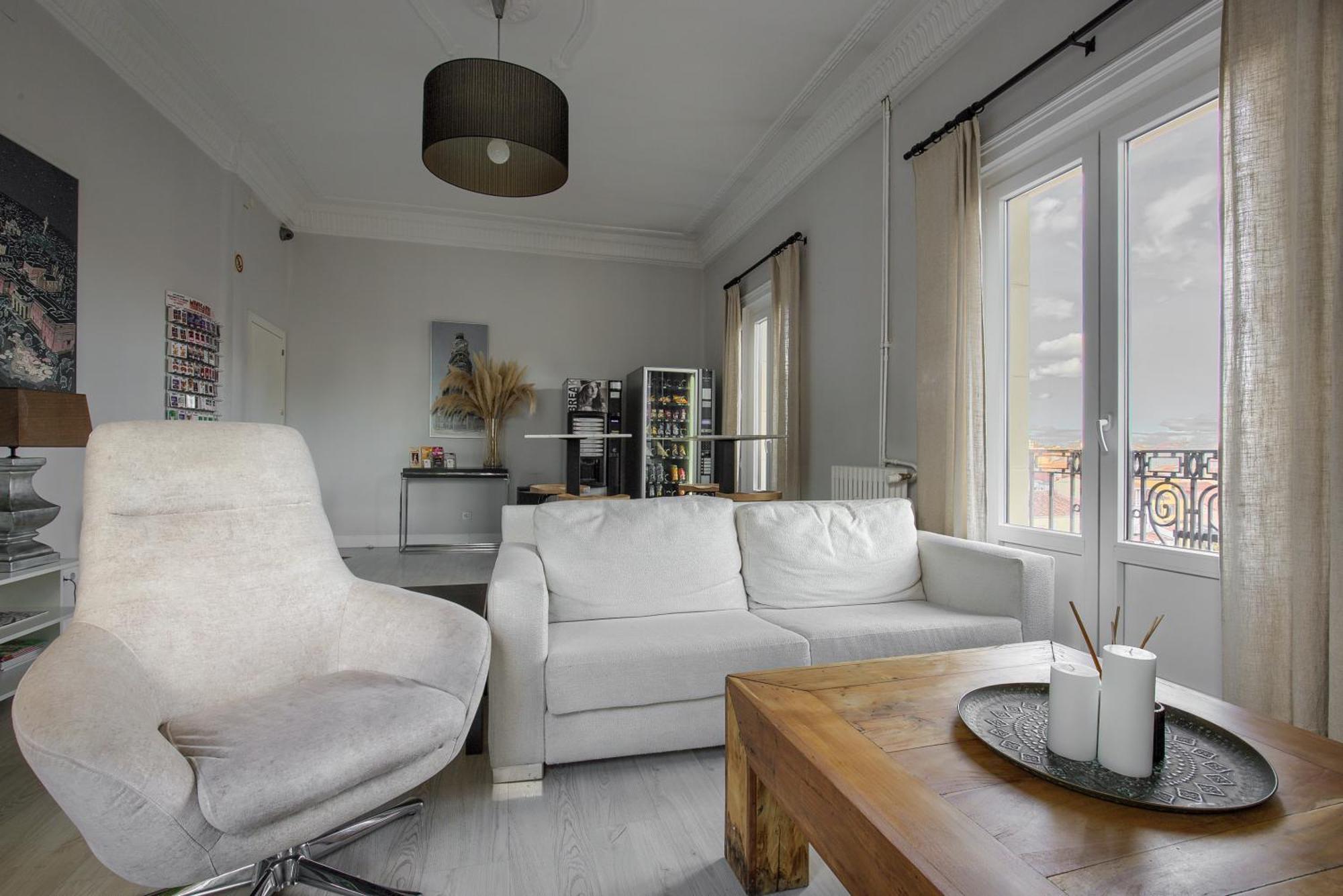 Hostal Besaya Madrid Buitenkant foto