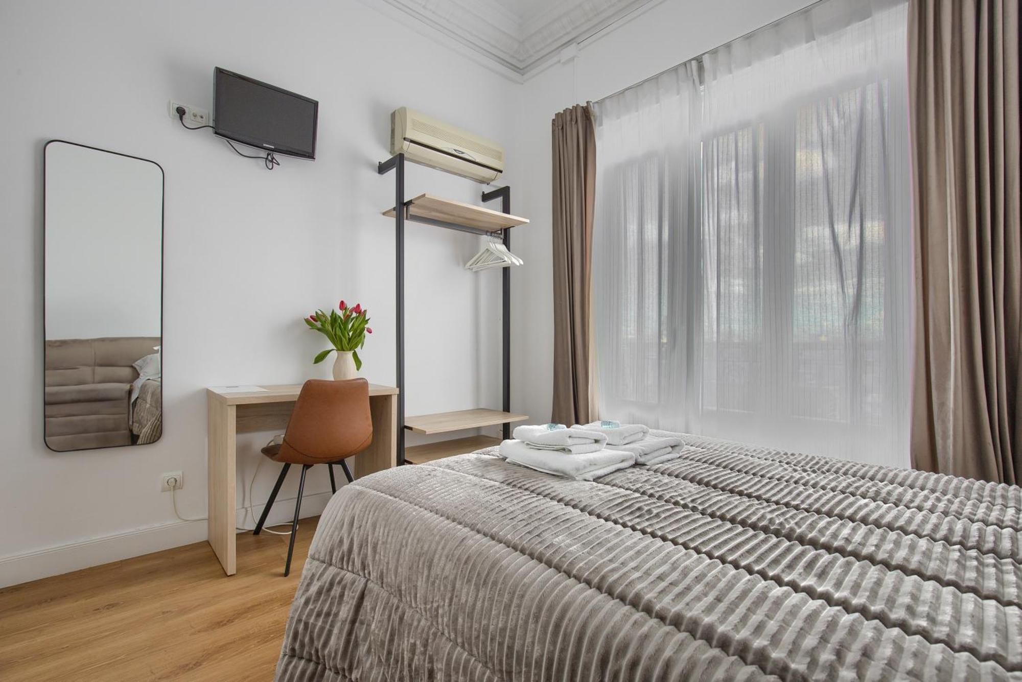 Hostal Besaya Madrid Buitenkant foto