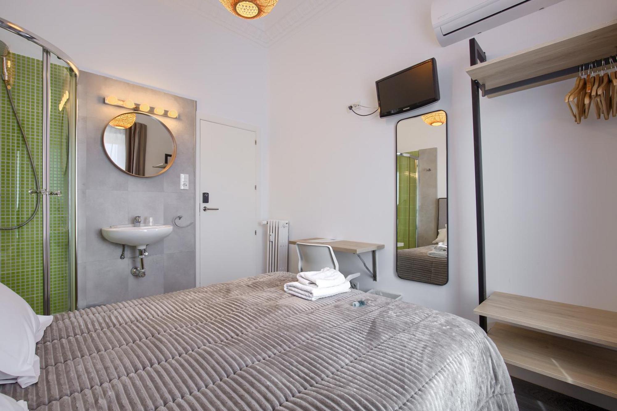 Hostal Besaya Madrid Buitenkant foto