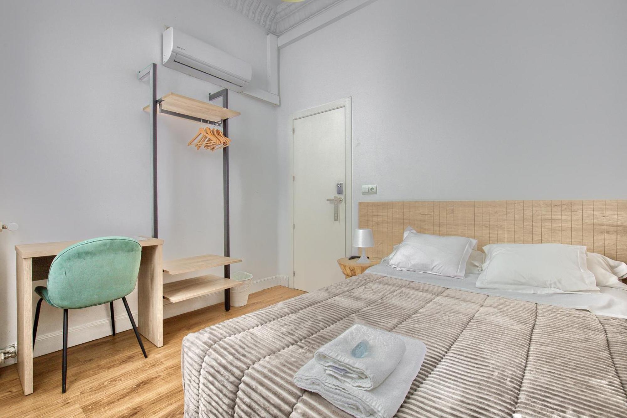 Hostal Besaya Madrid Buitenkant foto