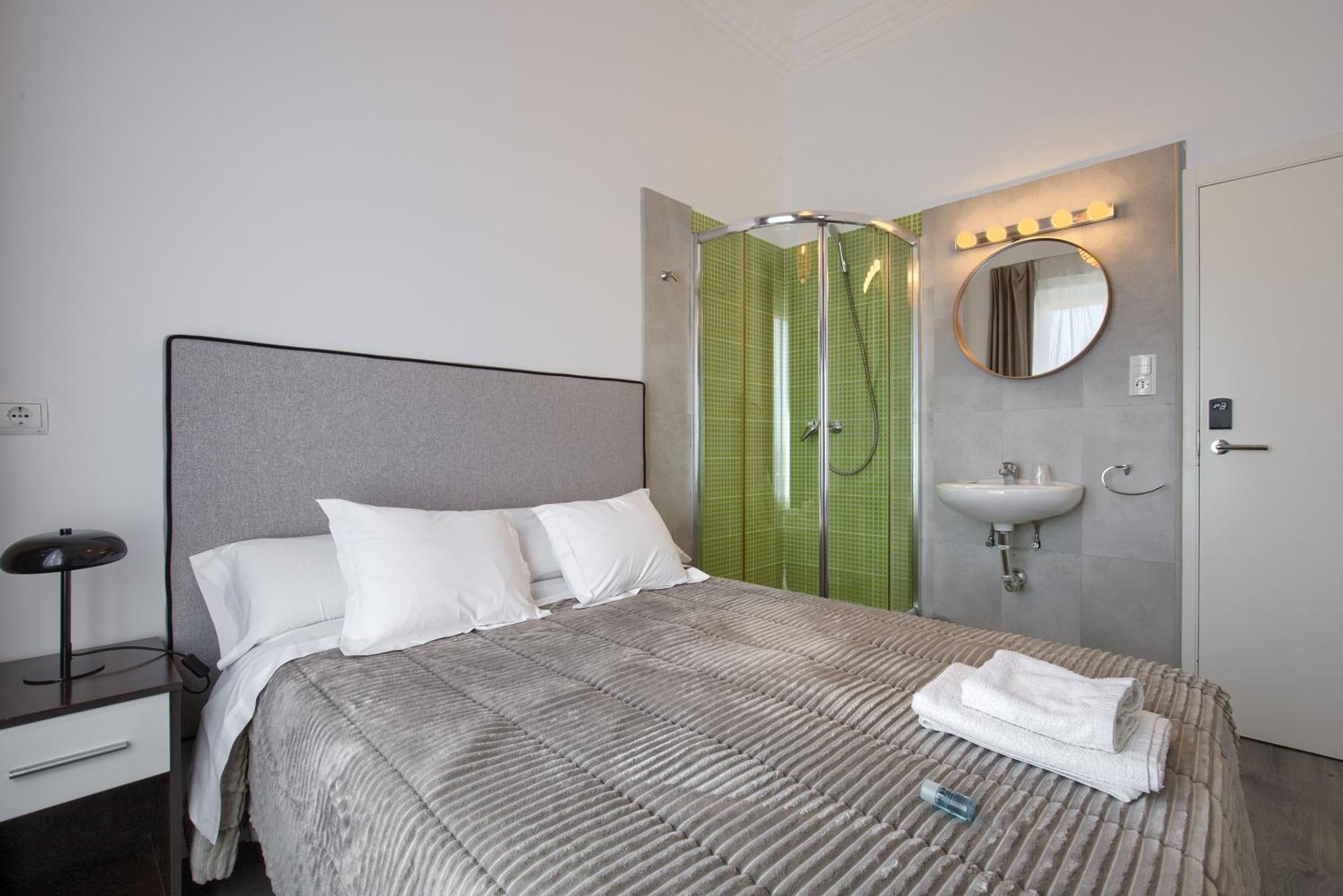 Hostal Besaya Madrid Buitenkant foto