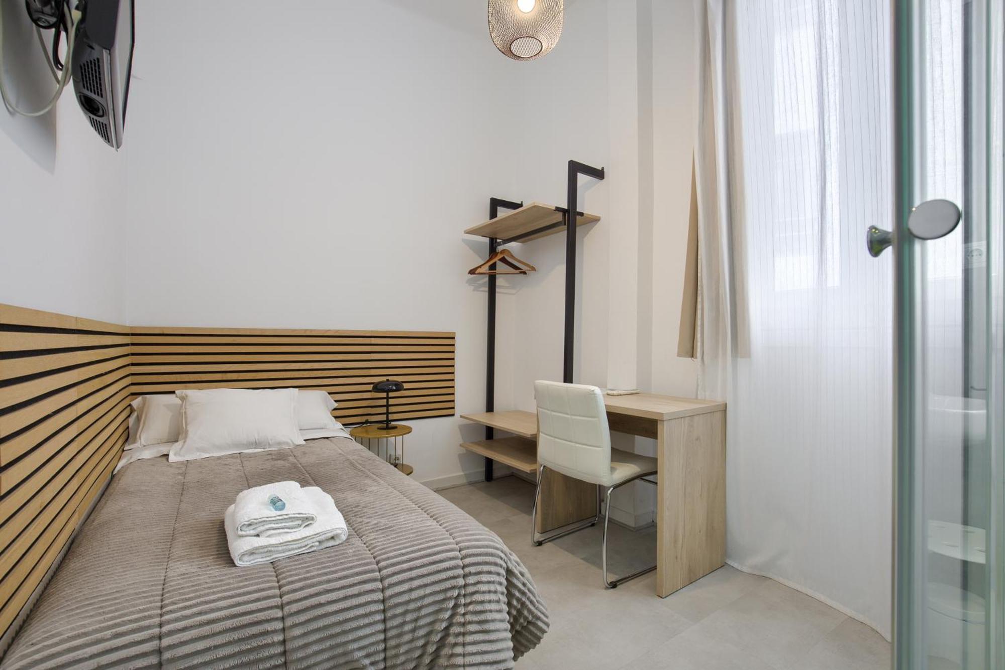 Hostal Besaya Madrid Buitenkant foto