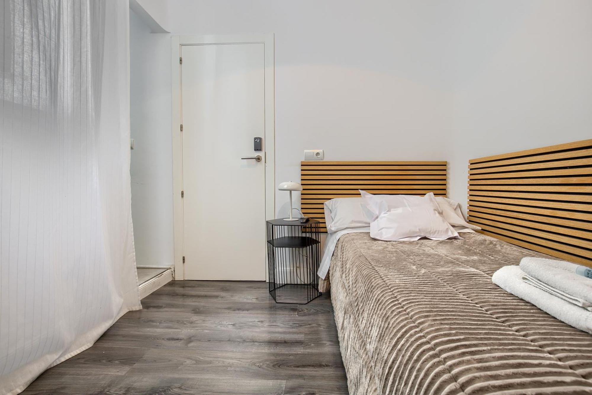 Hostal Besaya Madrid Buitenkant foto