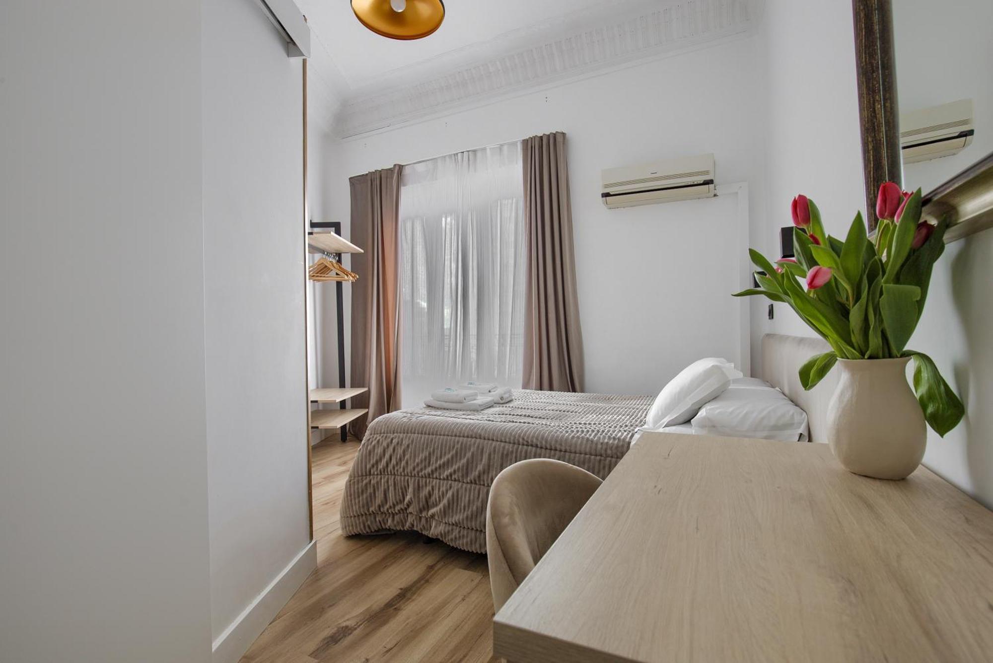 Hostal Besaya Madrid Buitenkant foto