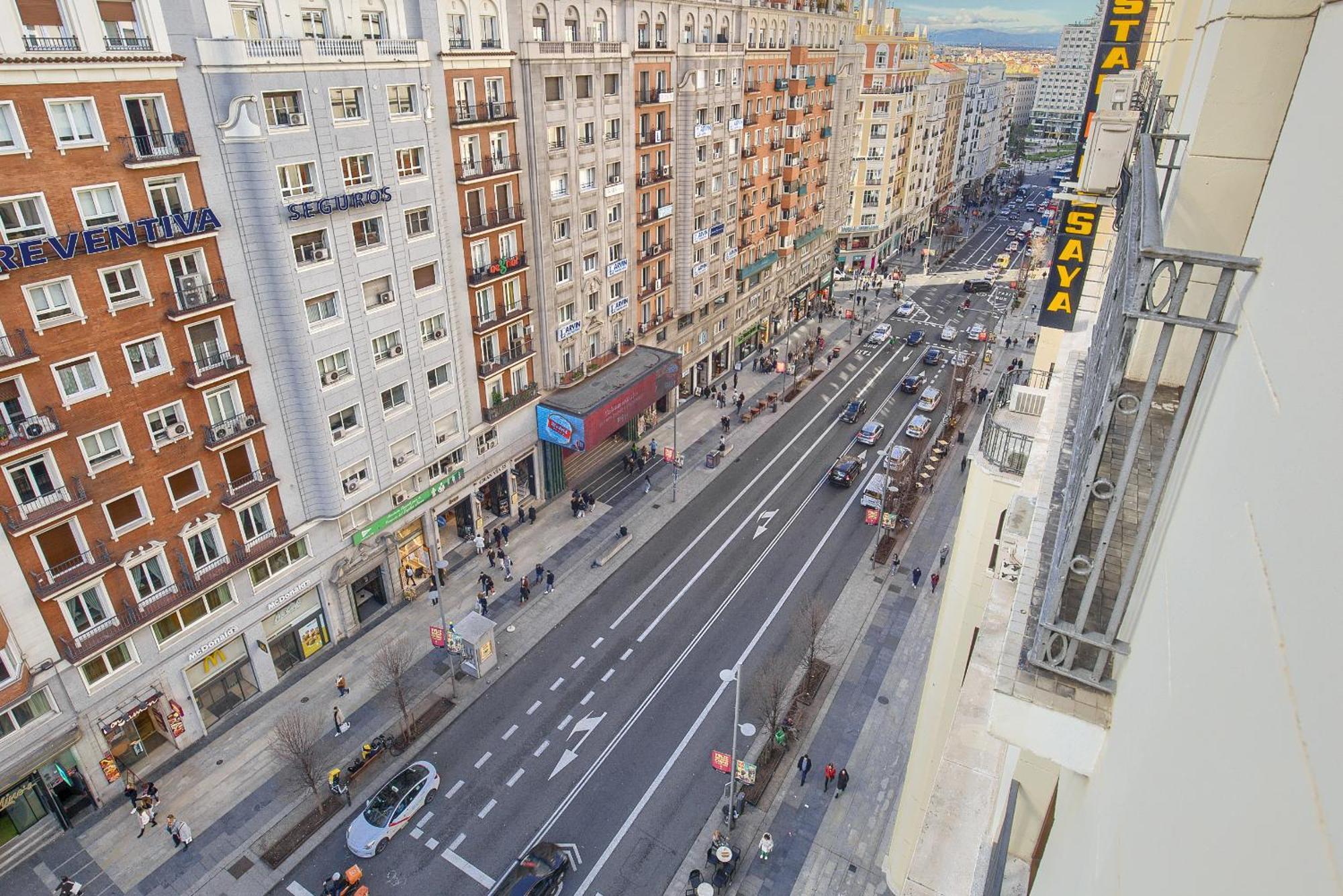 Hostal Besaya Madrid Buitenkant foto
