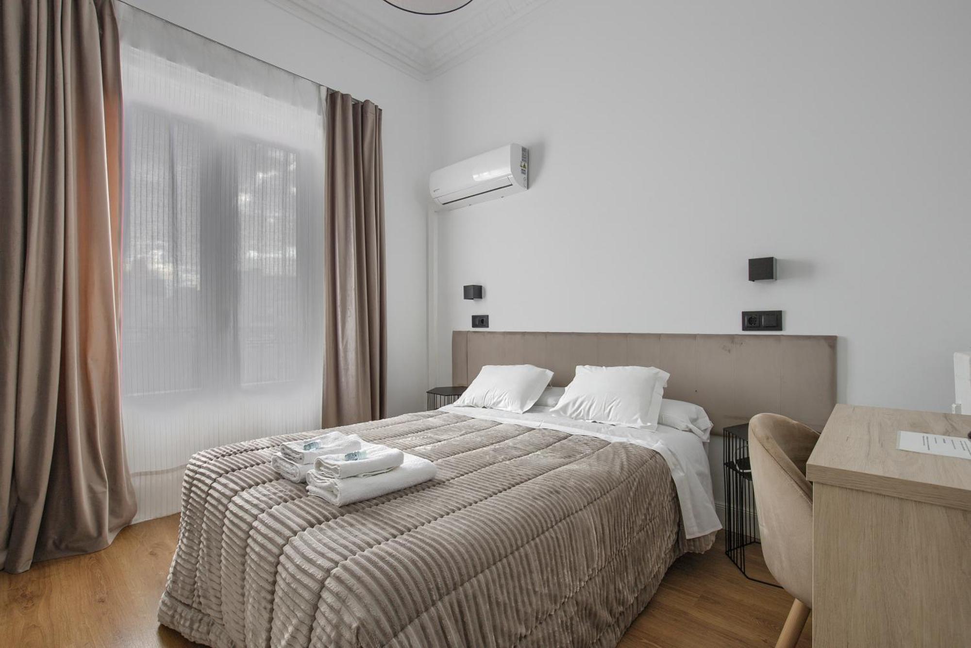 Hostal Besaya Madrid Buitenkant foto