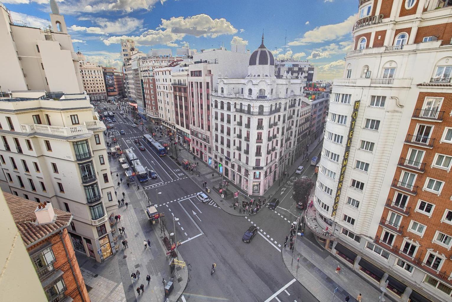 Hostal Besaya Madrid Buitenkant foto