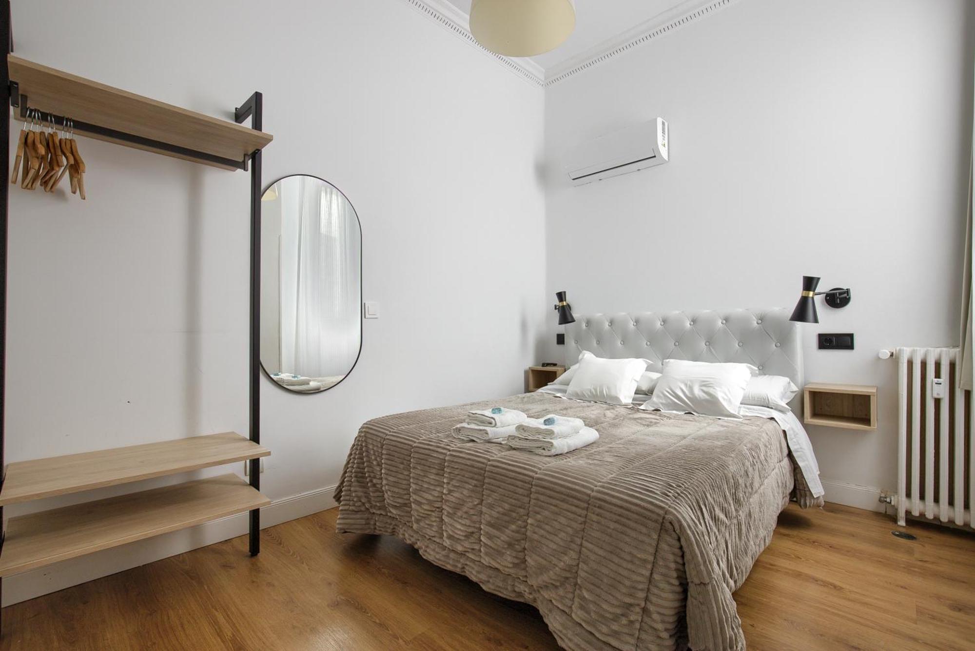 Hostal Besaya Madrid Buitenkant foto