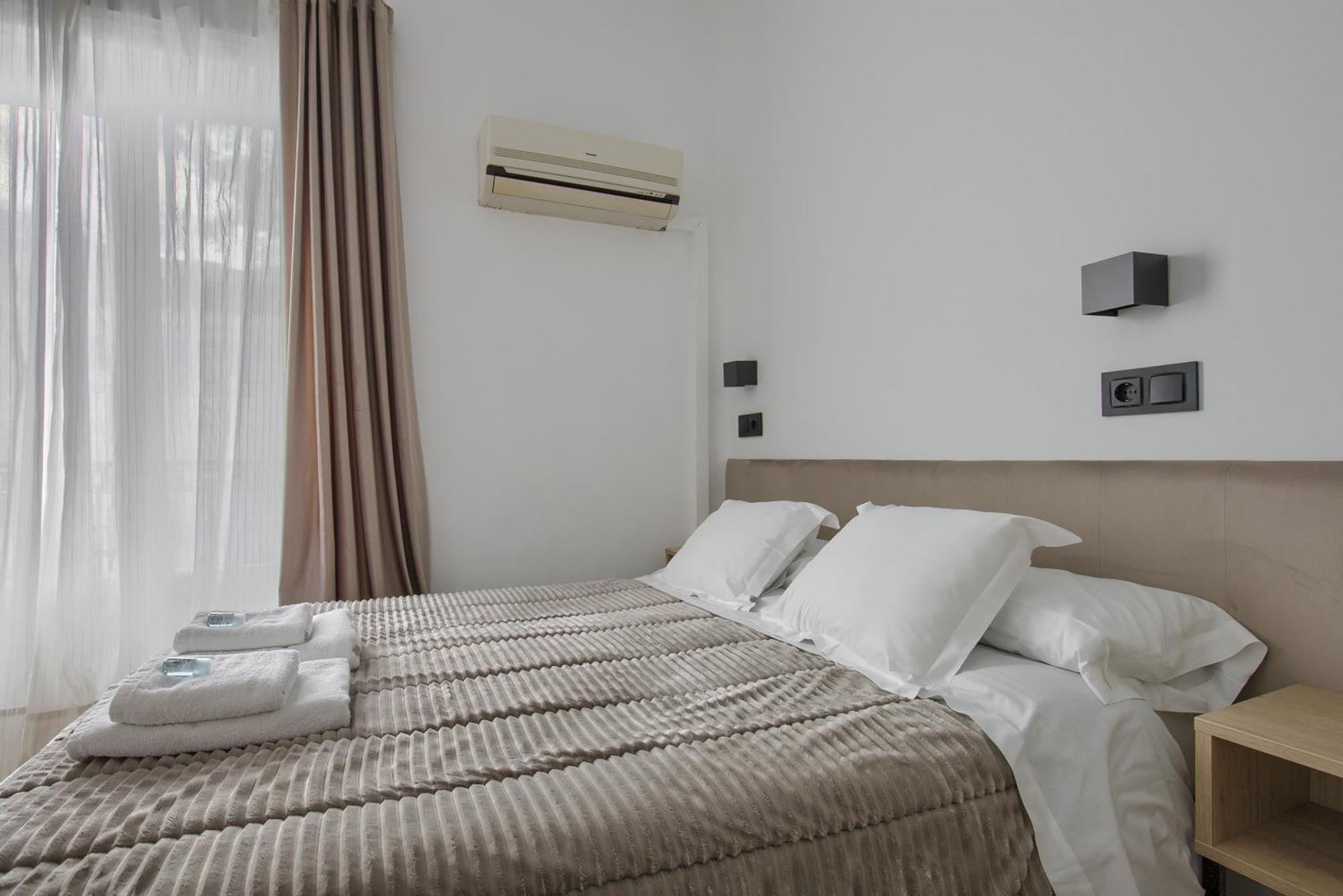Hostal Besaya Madrid Buitenkant foto