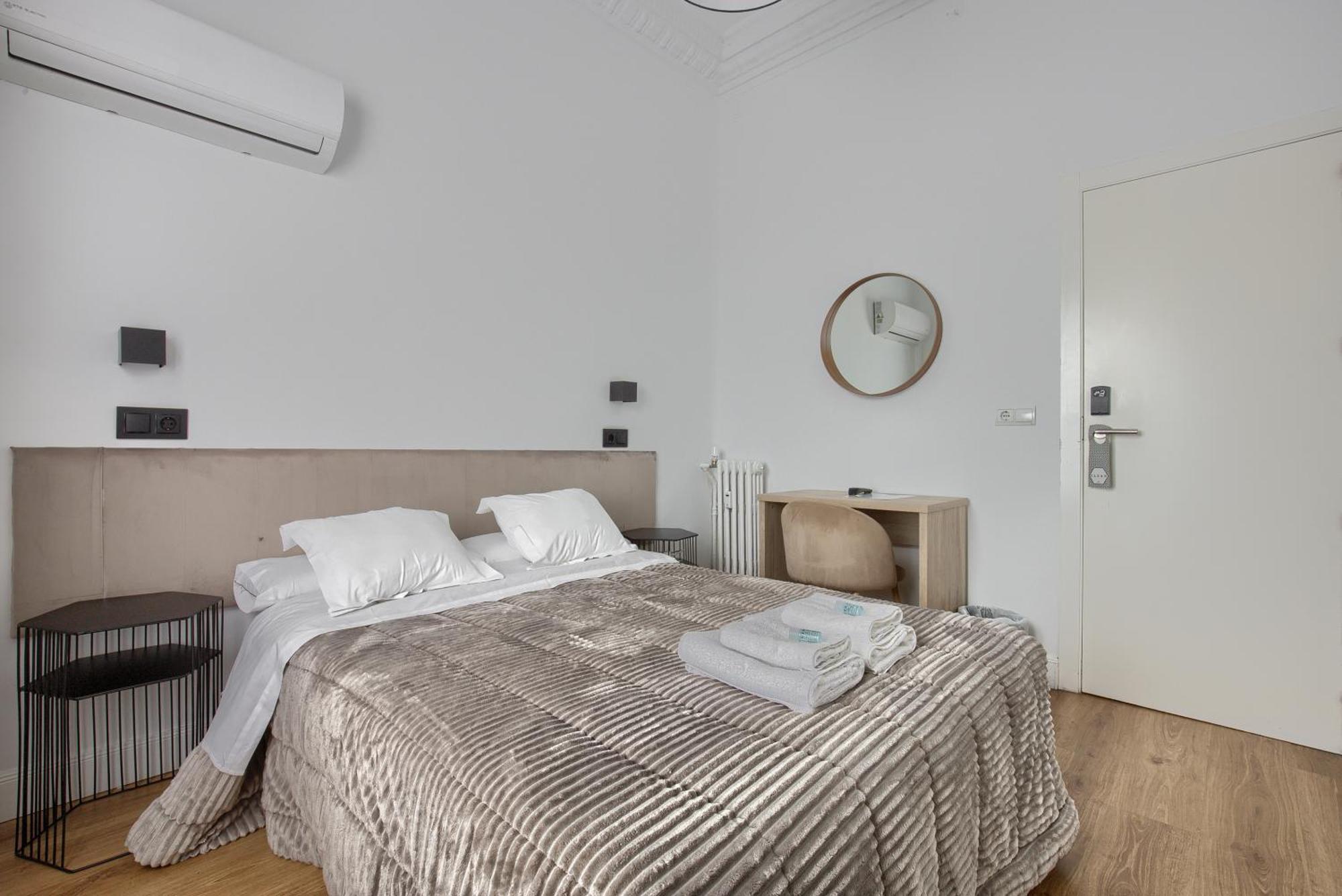 Hostal Besaya Madrid Buitenkant foto