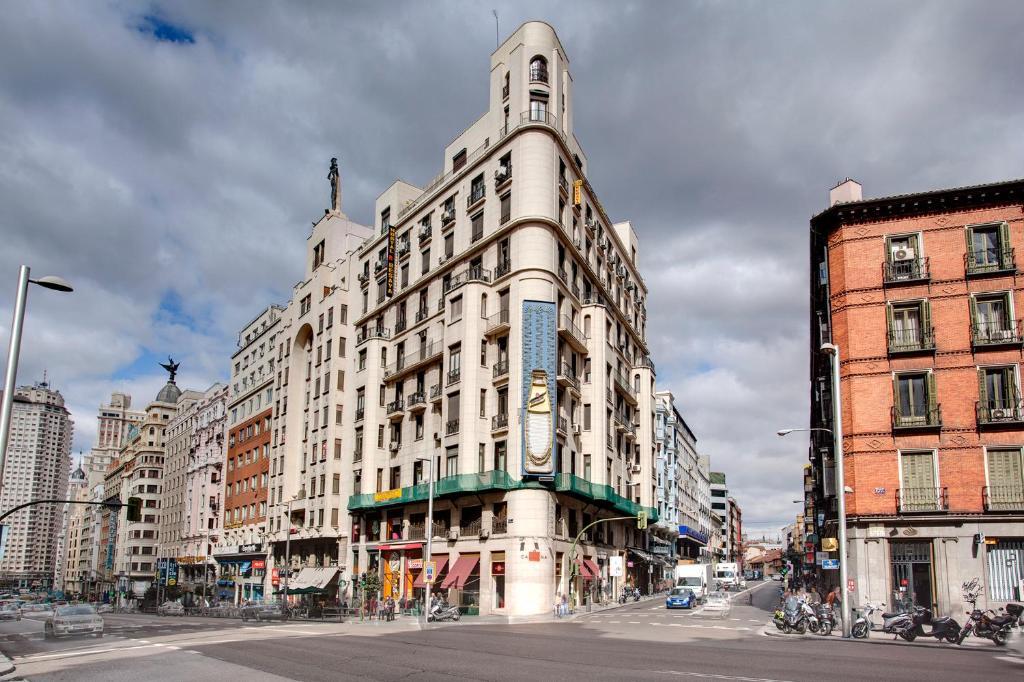 Hostal Besaya Madrid Buitenkant foto