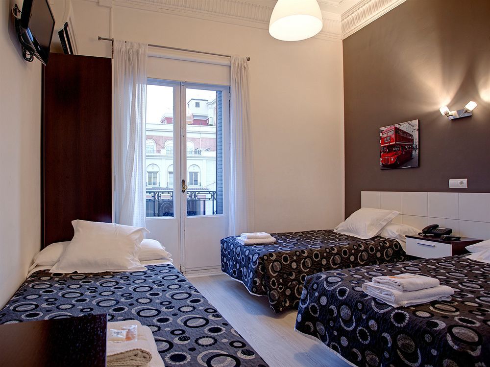 Hostal Besaya Madrid Buitenkant foto